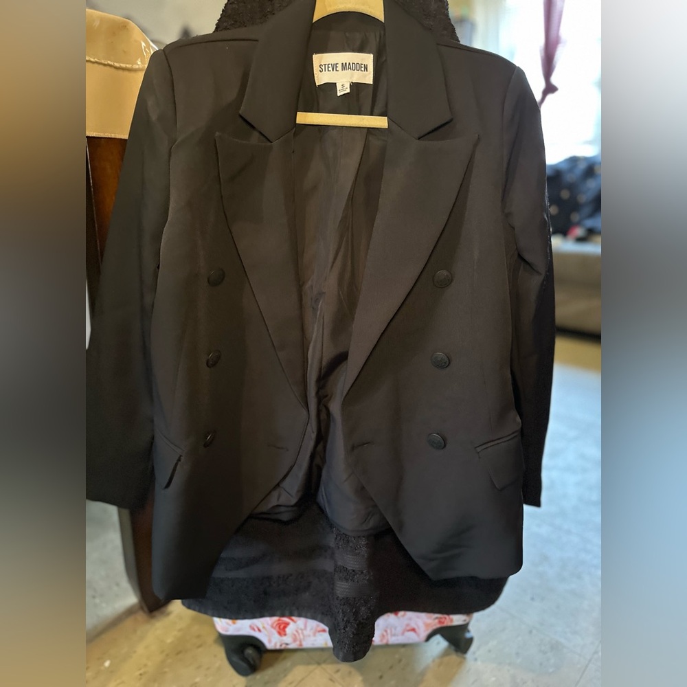 Brand new Steve Madden blazer. Black in color. Size small. - Picture 1 of 6